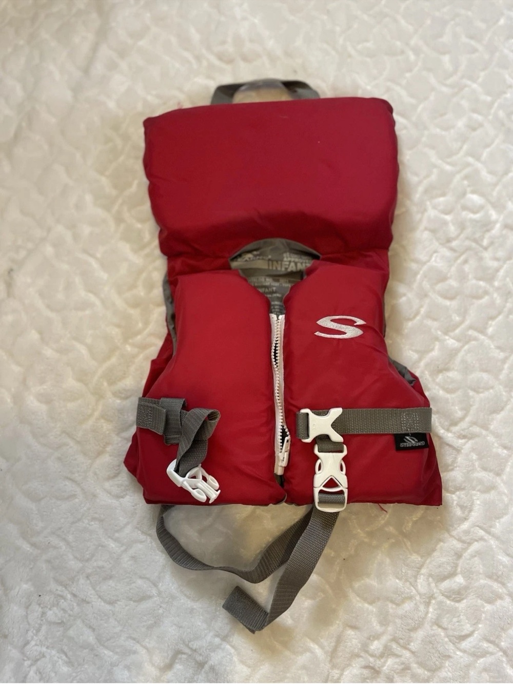 Sterns Red Kids Life Vest with Secure Buckle and Zipper